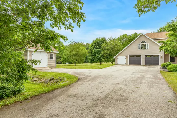 Hermon, ME 04401,2040 School House LN