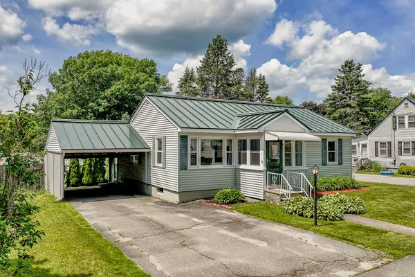 8 Chadwick ST, Winslow, ME 04901