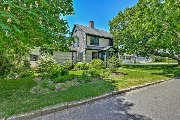 72 Clark Point RD, Southwest Harbor, ME 04612