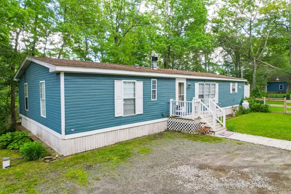 8 Knickerbocker RD, Boothbay, ME 04537