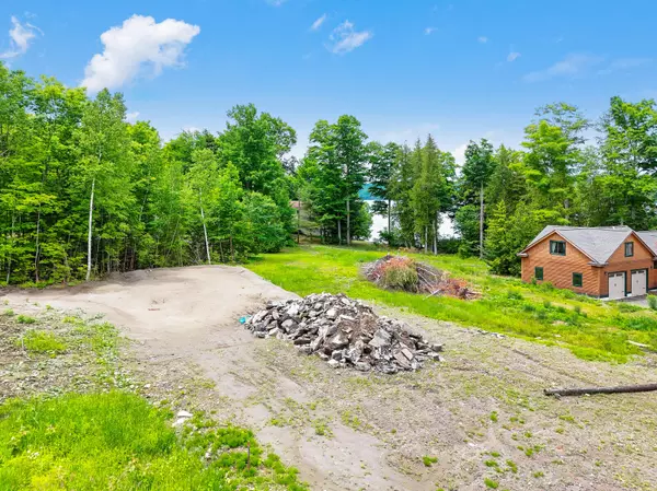 Sidney, ME 04330,40 Heather LN