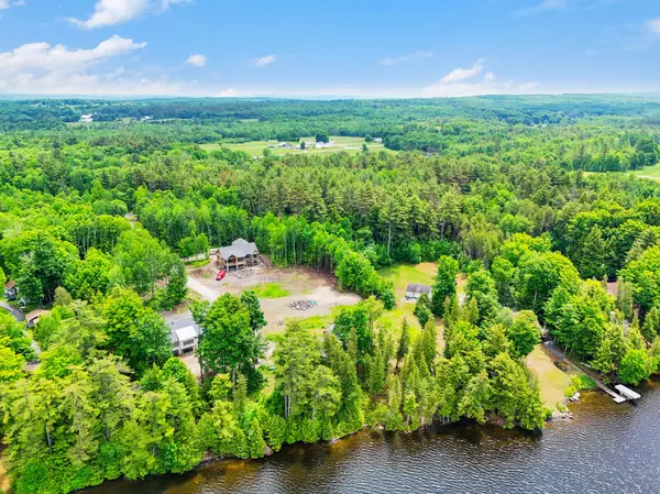 40 Heather LN, Sidney, ME 04330