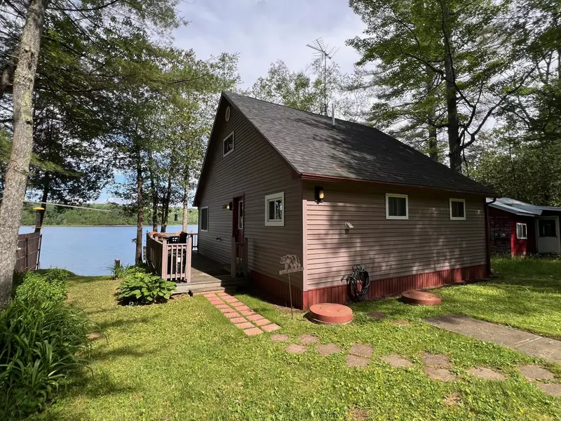 28 Loon RD, Canaan, ME 04924