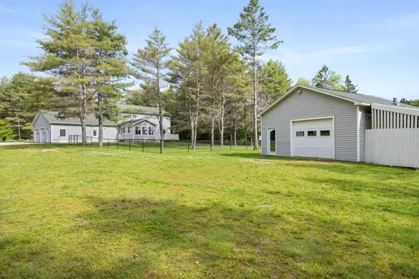 Hampden, ME 04444,201 Sawyer RD
