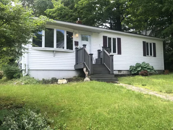 83 Eighth ST, Auburn, ME 04210