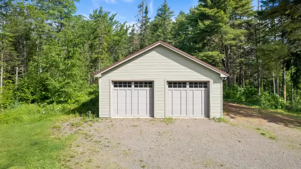 Milford, ME 04461,828 County RD