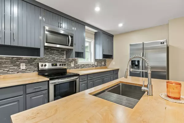 107 Mountain View RD, Leeds, ME 04263