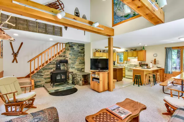 Kingfield, ME 04947,9 Poplar RD