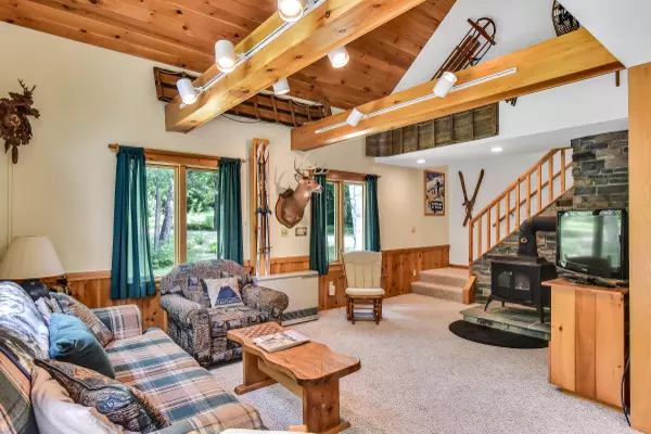 Kingfield, ME 04947,9 Poplar RD