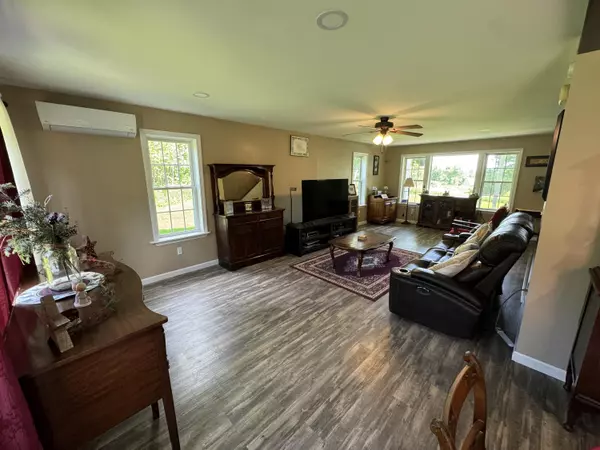 Gardiner, ME 04345,25 Garys DR