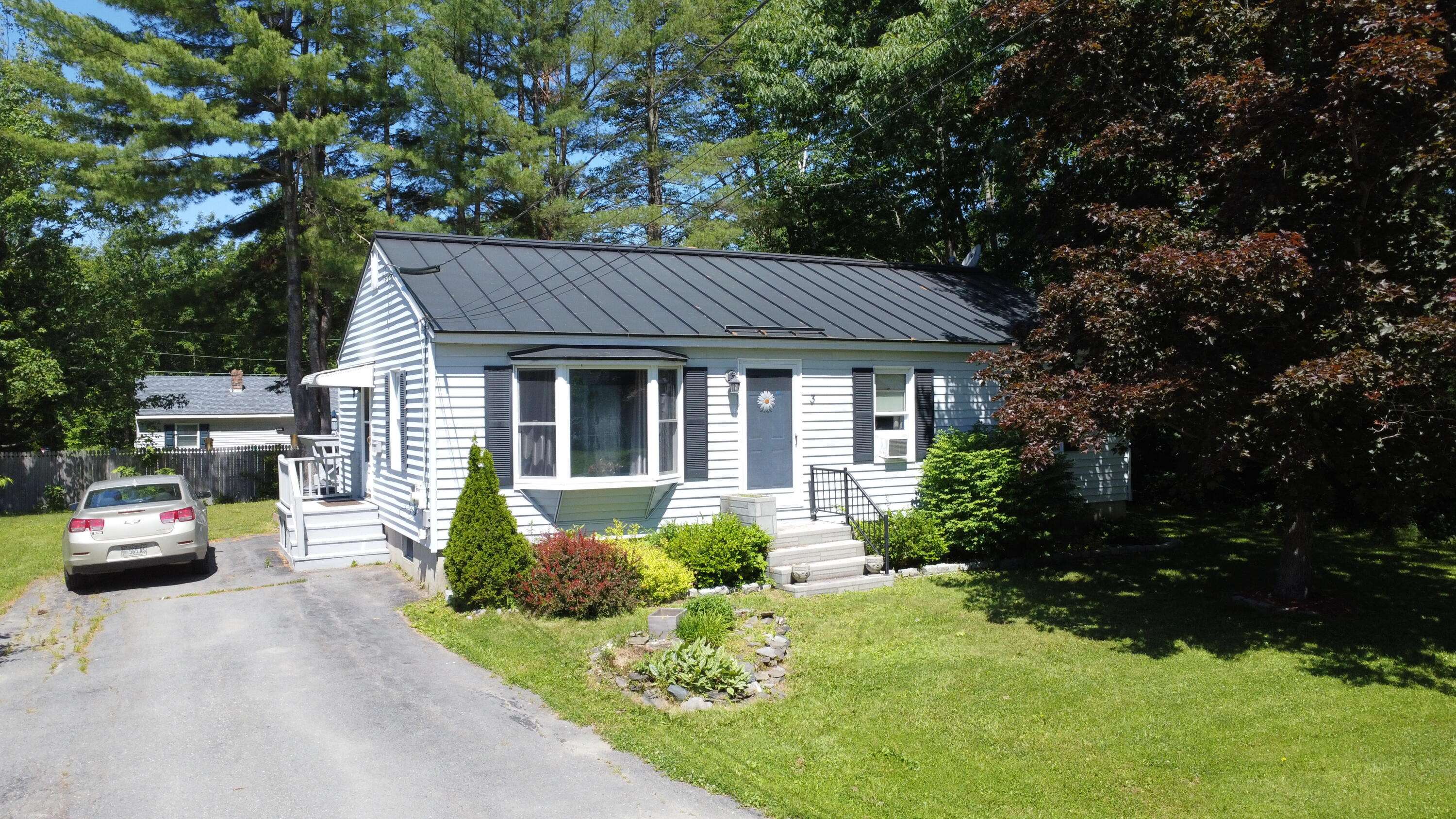 3 Donna ST, Winslow, ME 04901