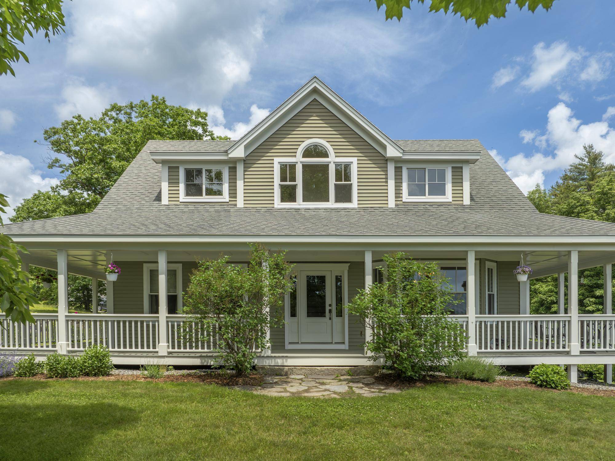 1 Tavern WAY, Falmouth, ME 04105