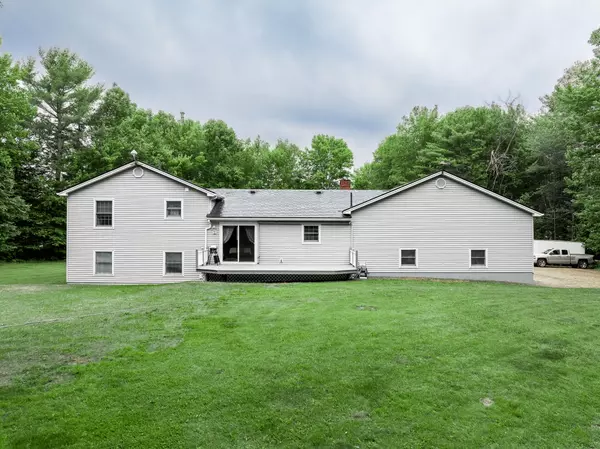 Hermon, ME 04401,492 Wing RD