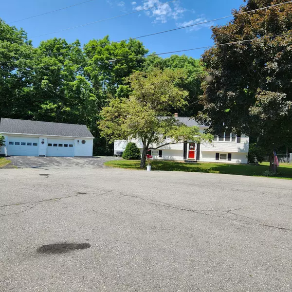 17 Rolfe CIR, Gardiner, ME 04345