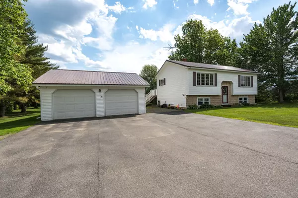 Exeter, ME 04435,1829 Exeter RD