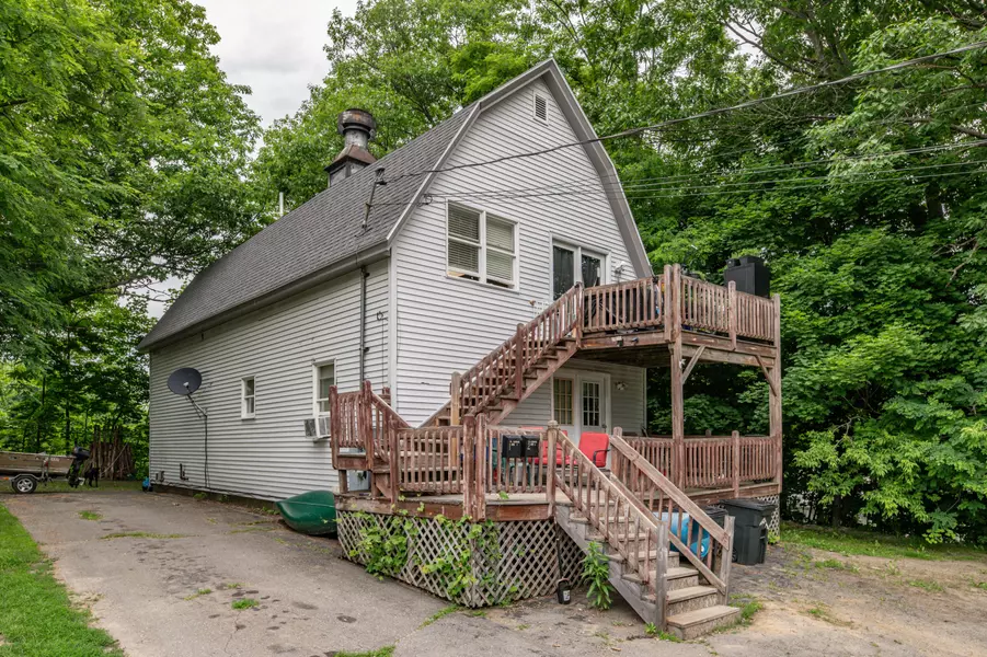 19 Sanger AVE, Waterville, ME 04901