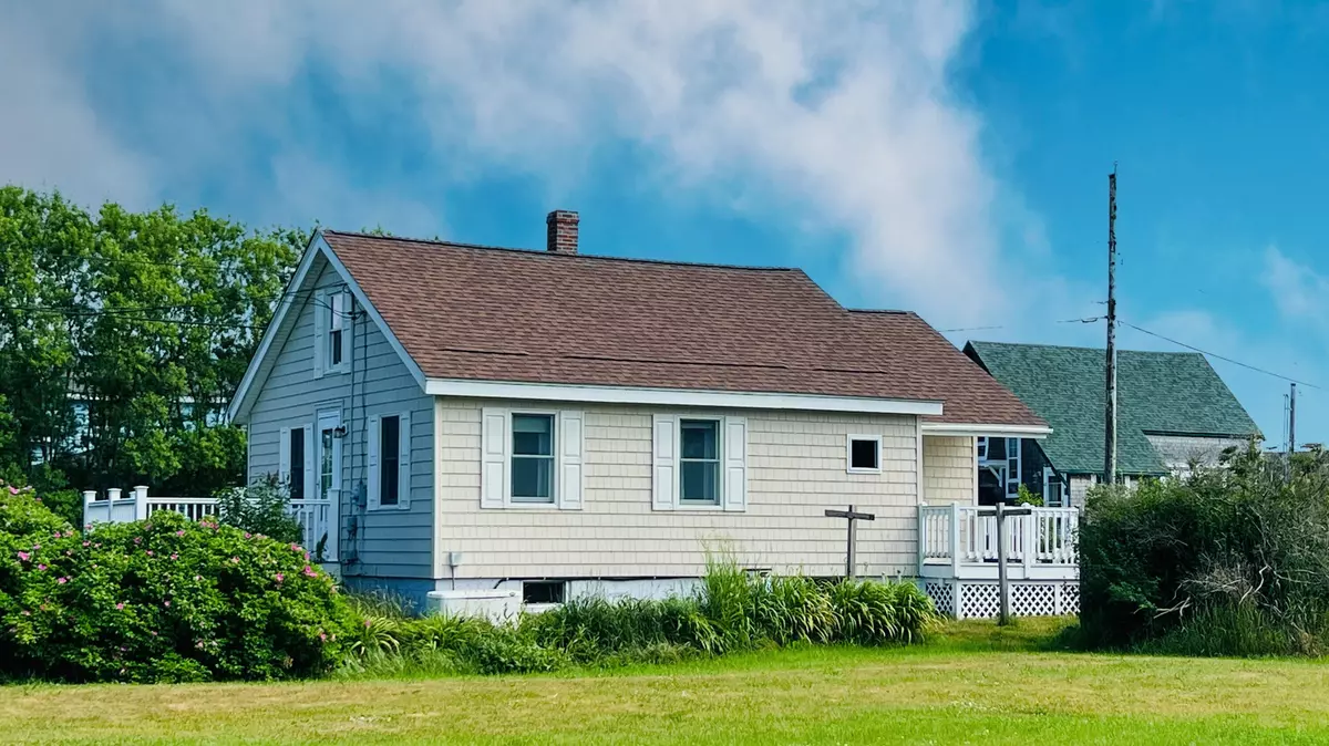 Lubec, ME 04652,39 Dewey Mowry ST