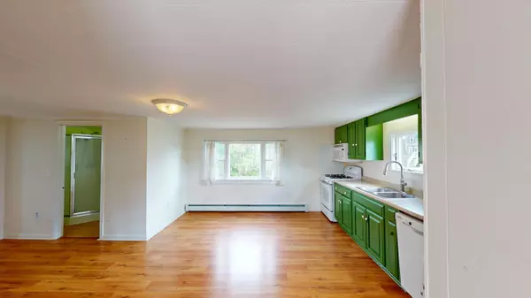 Lubec, ME 04652,39 Dewey Mowry ST