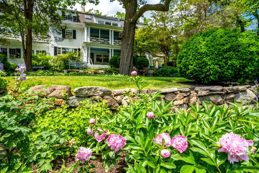 84 Pine Hill RD N, Ogunquit, ME 03907