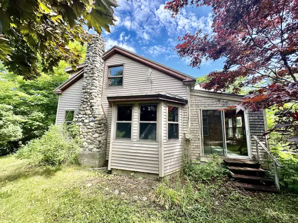 200 Stevens Pond RD, Liberty, ME 04949