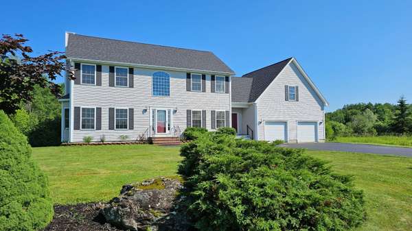 82 Chestnut TRL, Bangor, ME 04401