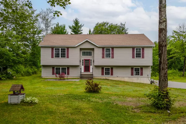 111 Pine Grove LN, Etna, ME 04434