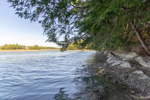 Freeport, ME 04032,1 Slack Tide LN