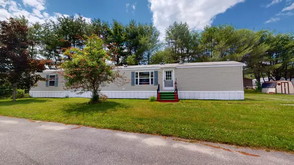 5 Circle DR, Lewiston, ME 04240