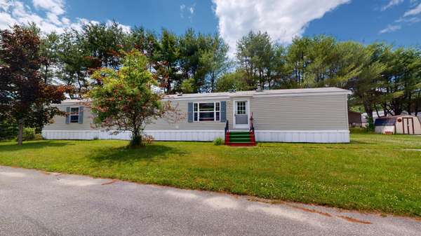 5 Circle DR, Lewiston, ME 04240