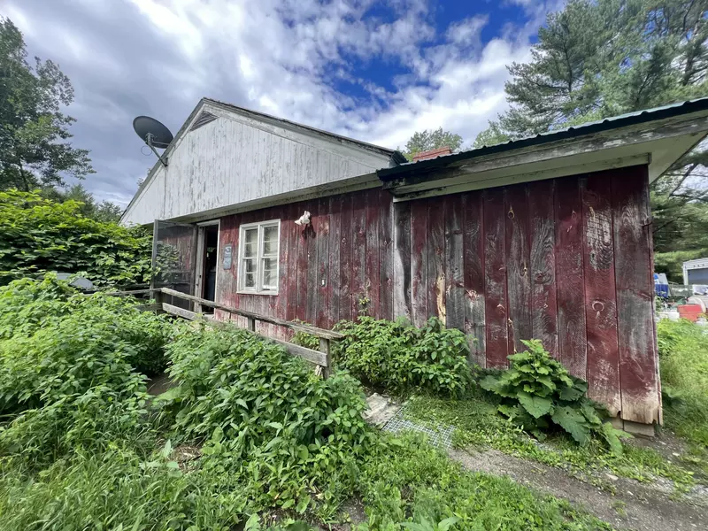 22 Horse Point RD, Belgrade, ME 04917