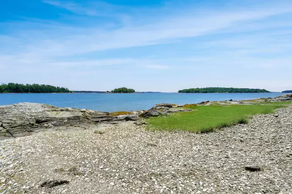 Freeport, ME 04032,7 Merganser WAY