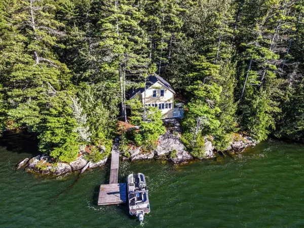 12 Horseshoe IS, Winthrop, ME 04364