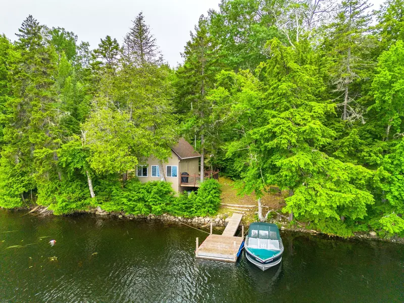 91 Hamilton RD, Lakeville, ME 04487