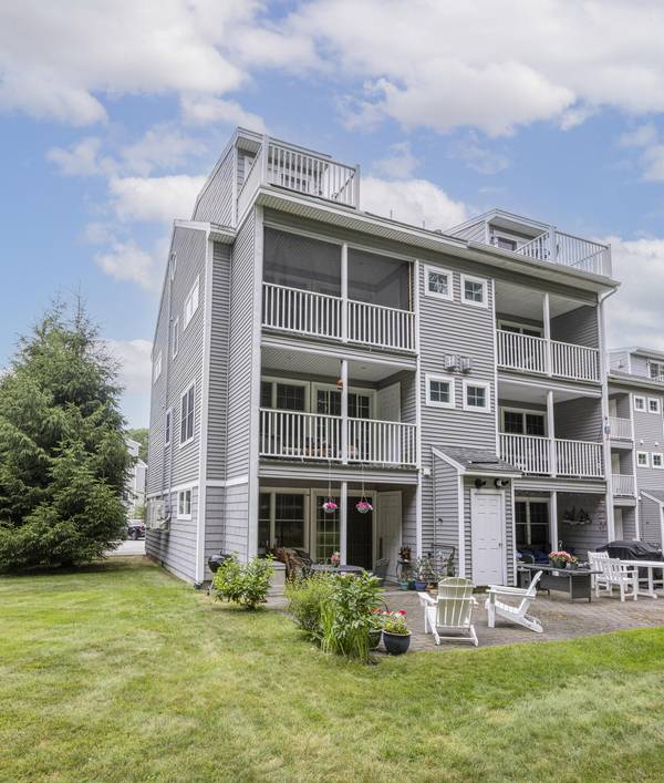 42 Walnut ST #10, Old Orchard Beach, ME 04064