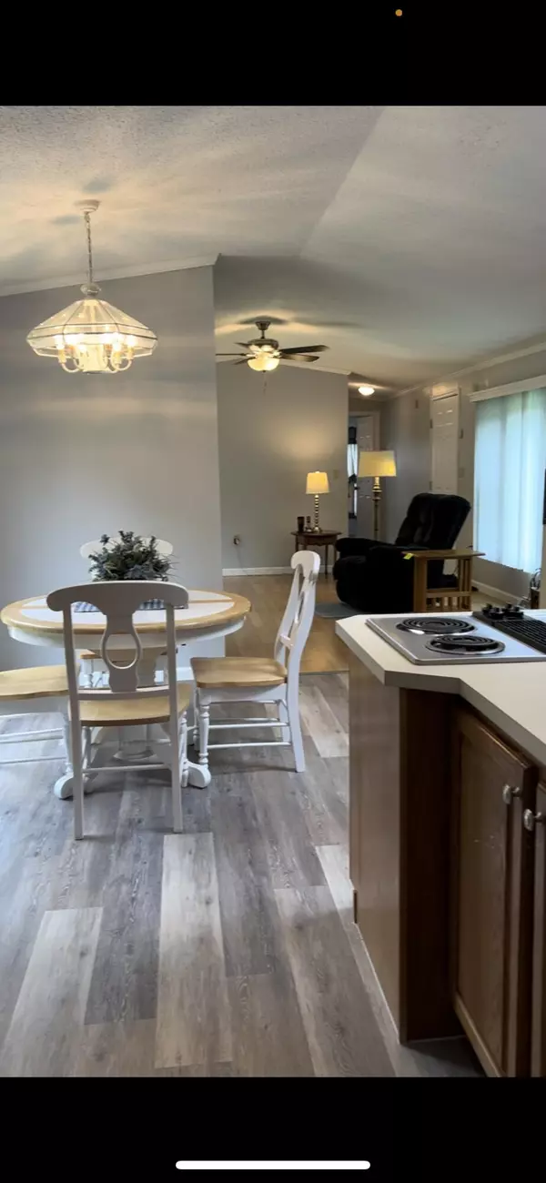 Readfield, ME 04355,86 Plains RD