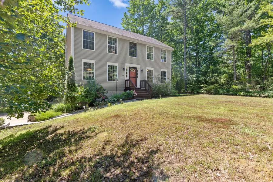 24 Destiny LN, Lebanon, ME 04027