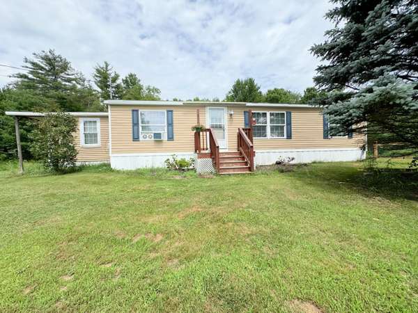 313 Upper Cross RD, Lebanon, ME 04027