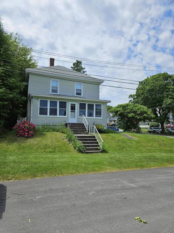 5 Hillside AVE, Old Town, ME 04468