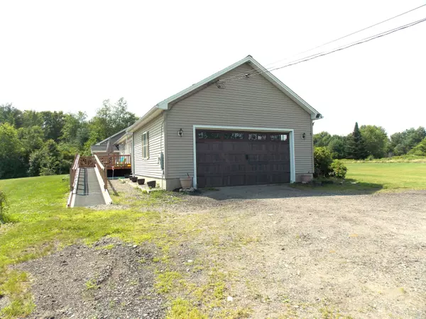 Hermon, ME 04401,196 Fuller RD