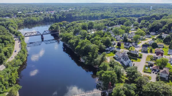 Topsham, ME 04530,15 Bridge ST