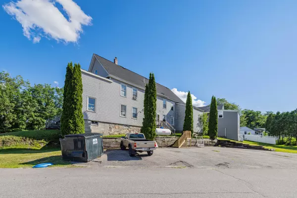 Topsham, ME 04530,15 Bridge ST