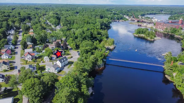 Topsham, ME 04530,15 Bridge ST