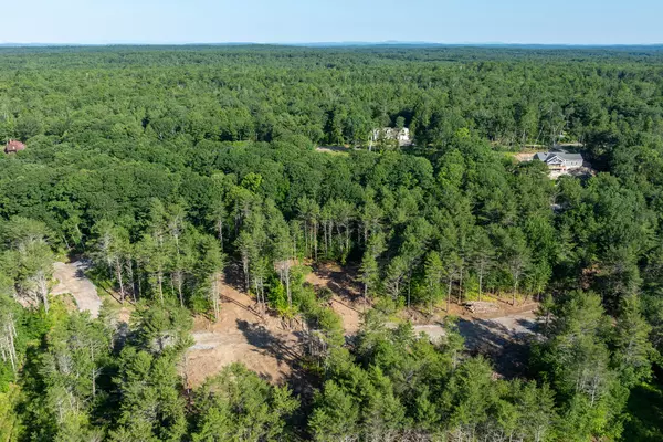 32 Crossman DR, Brunswick, ME 04011