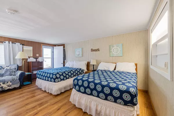 Wells, ME 04090,1277 Post RD #127-128