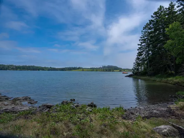 6 Bay Point DR, Friendship, ME 04547