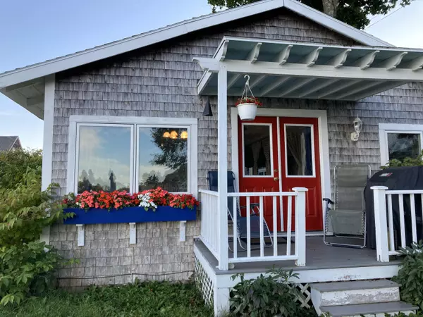 Castine, ME 04421,37 Water ST