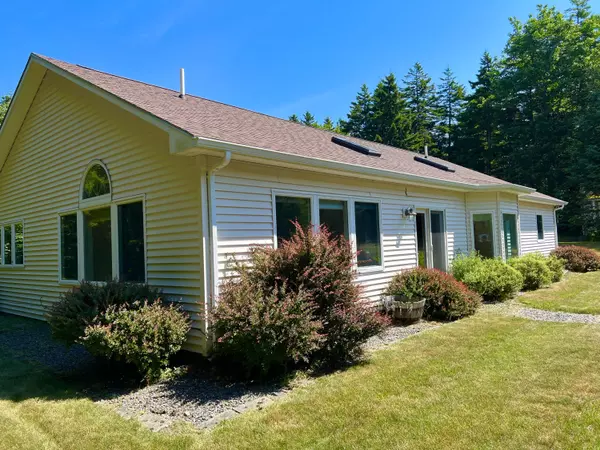 Southwest Harbor, ME 04679,7 Parkview RD