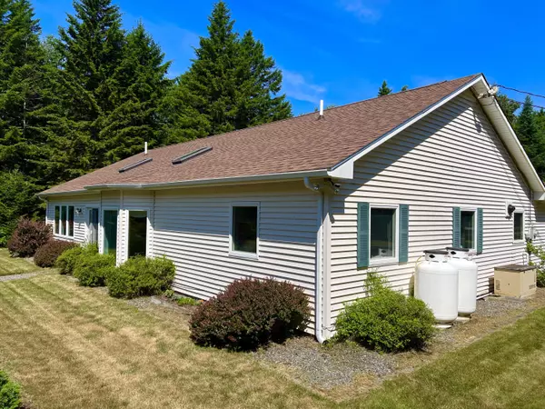 Southwest Harbor, ME 04679,7 Parkview RD