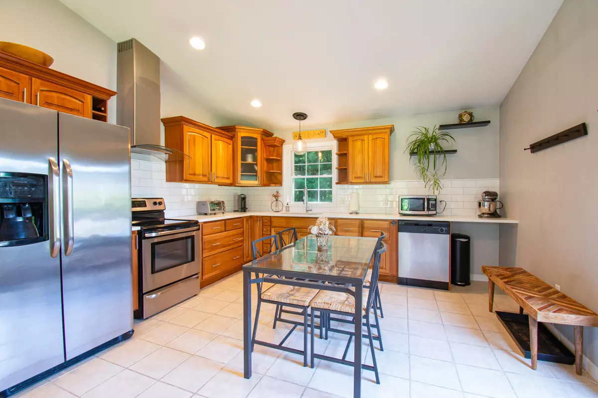 Sidney, ME 04330,11 Meadow DR