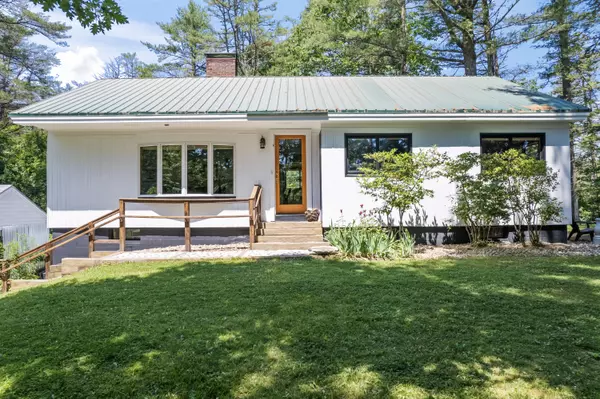 137 Bow ST, Freeport, ME 04032